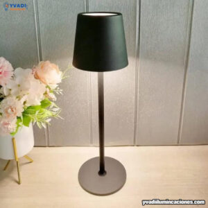 Lampara de Mesa Pantalla Negra Recargable